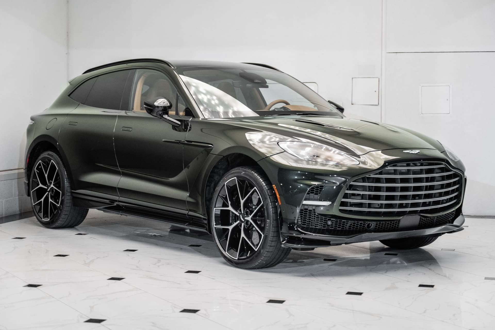 Aston Martin DBX 707 - 3