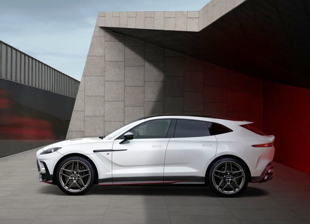 Aston Martin DBX S 2026