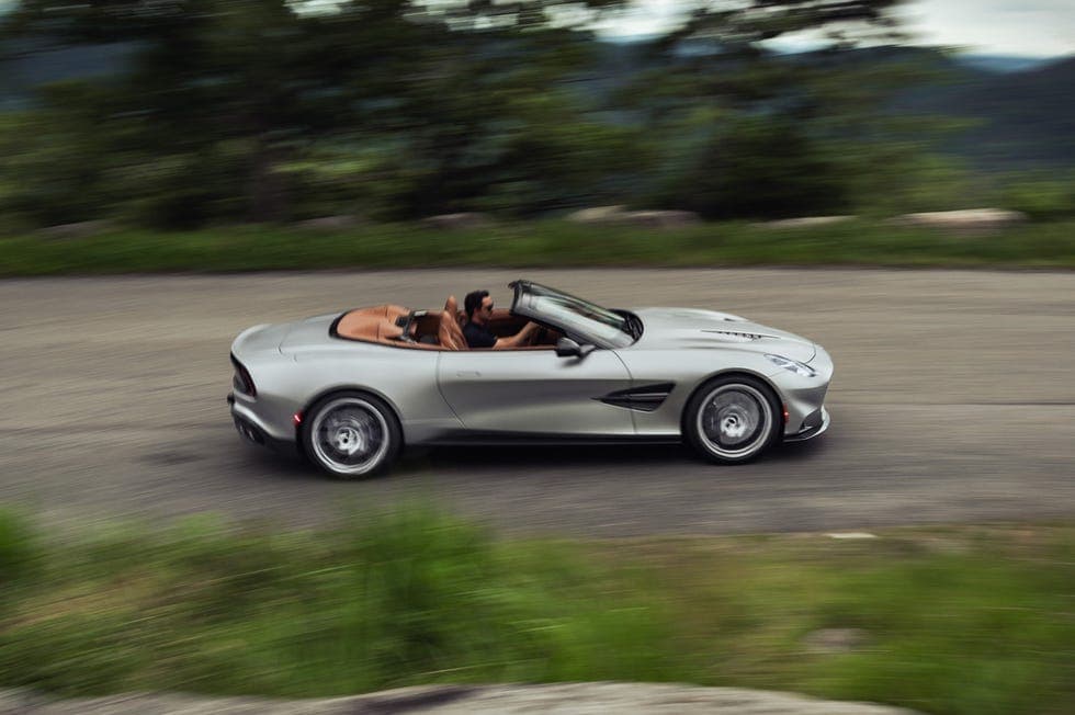 Aston Martin Vanquish Volante 2026