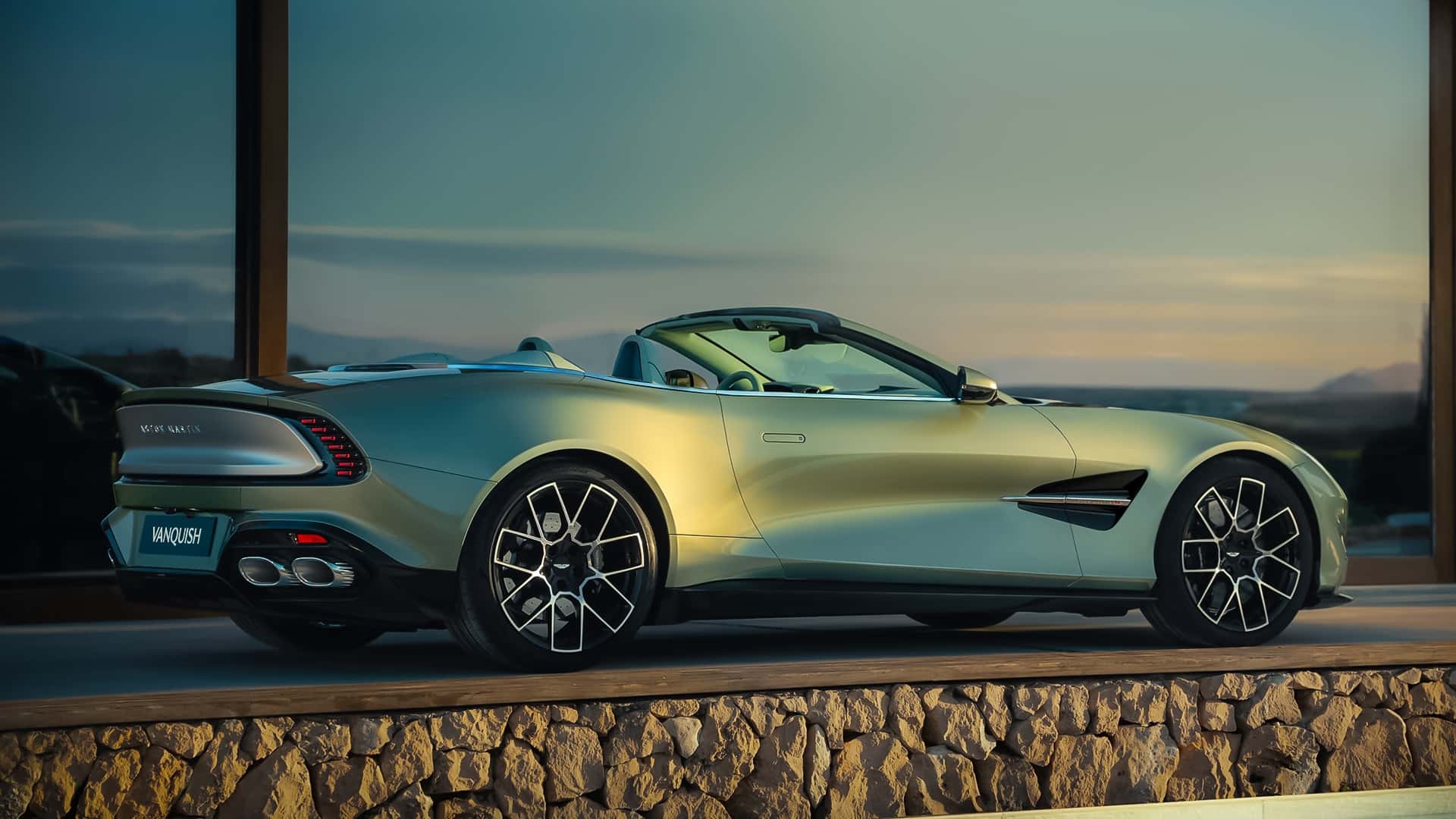 Aston Martin Vanquish Volante - 3