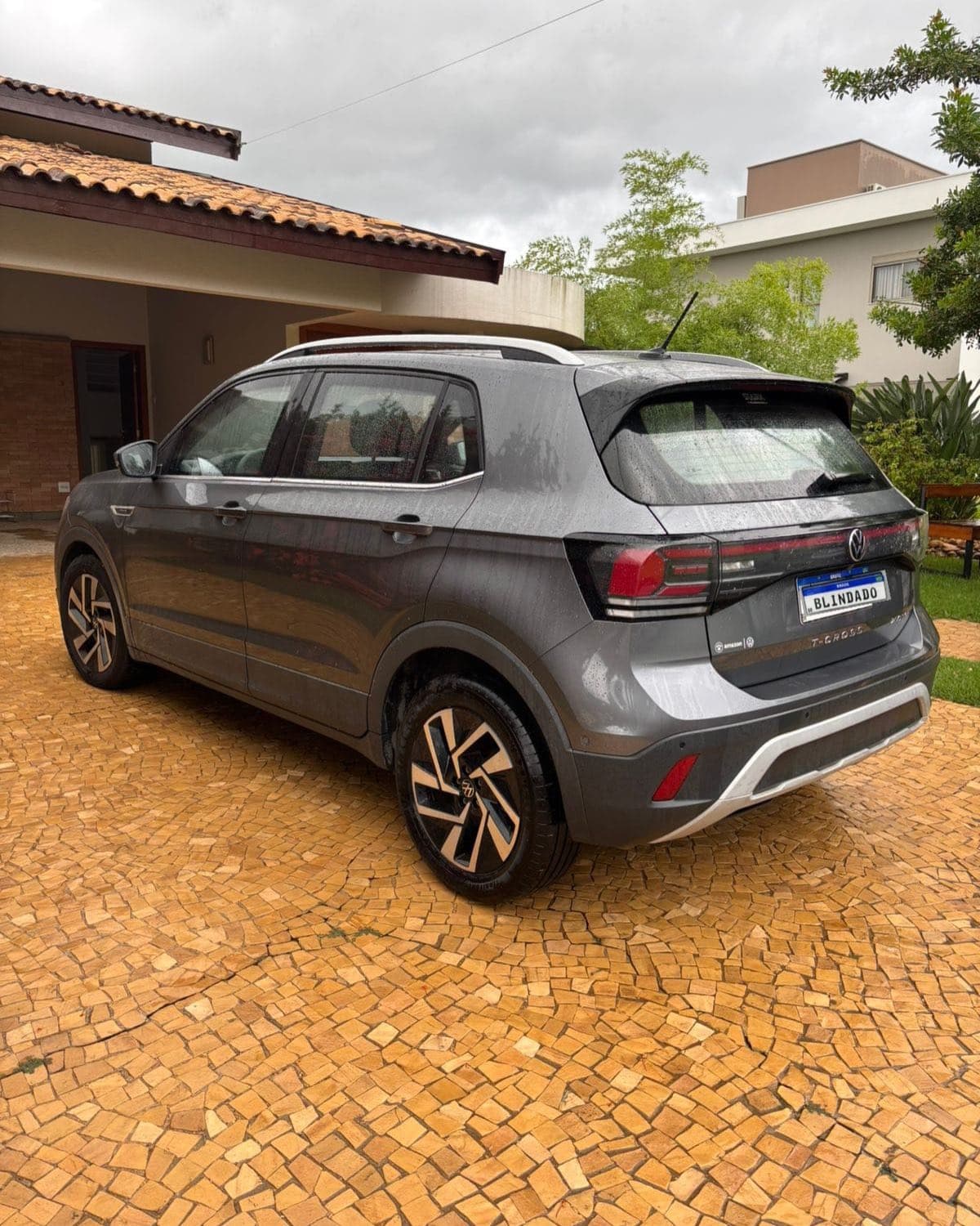 Volkswagen T-Cross Highline TSi 250 Blindado - 3