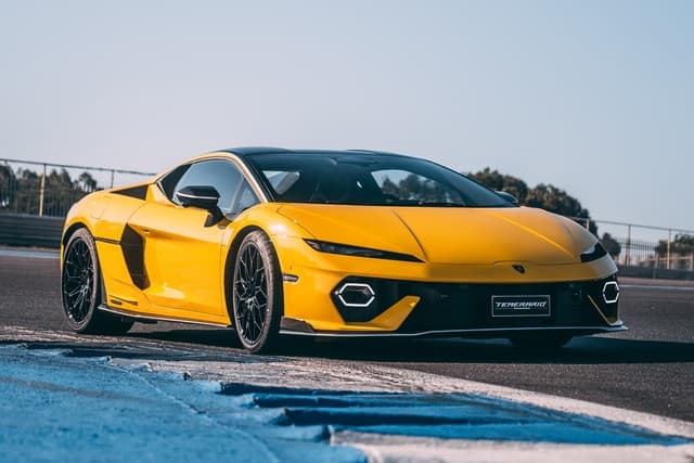 Lamborghini Temerario Giallo Carbon - 2